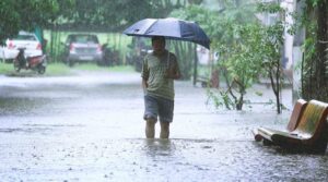 Weather Today HIGHLIGHTS: IMD predicts heavy rainfall in ...